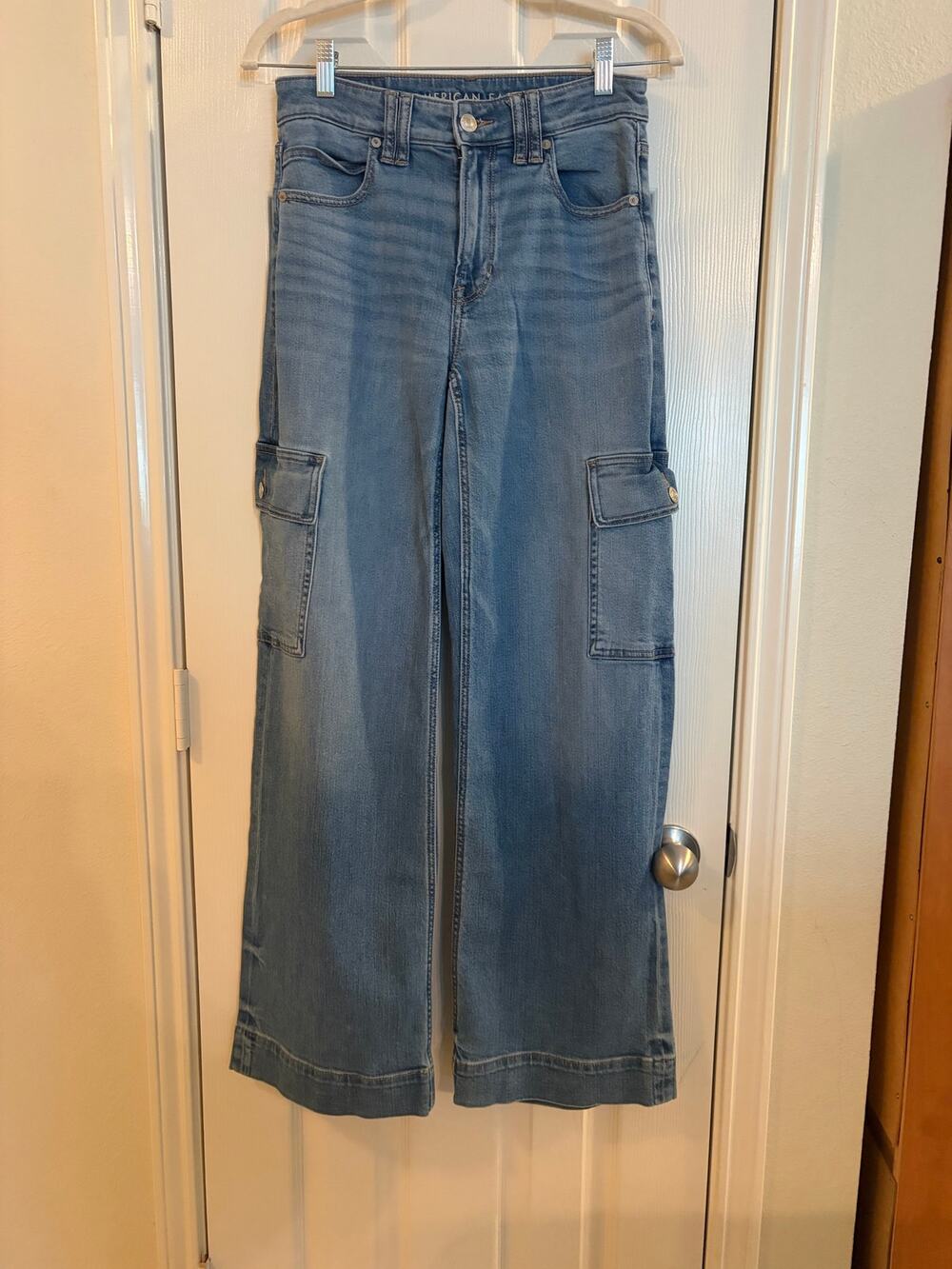 American Eagle Women’s Size 2 Cargo Wide Leg Jeans Stretch Light Wash Y2K